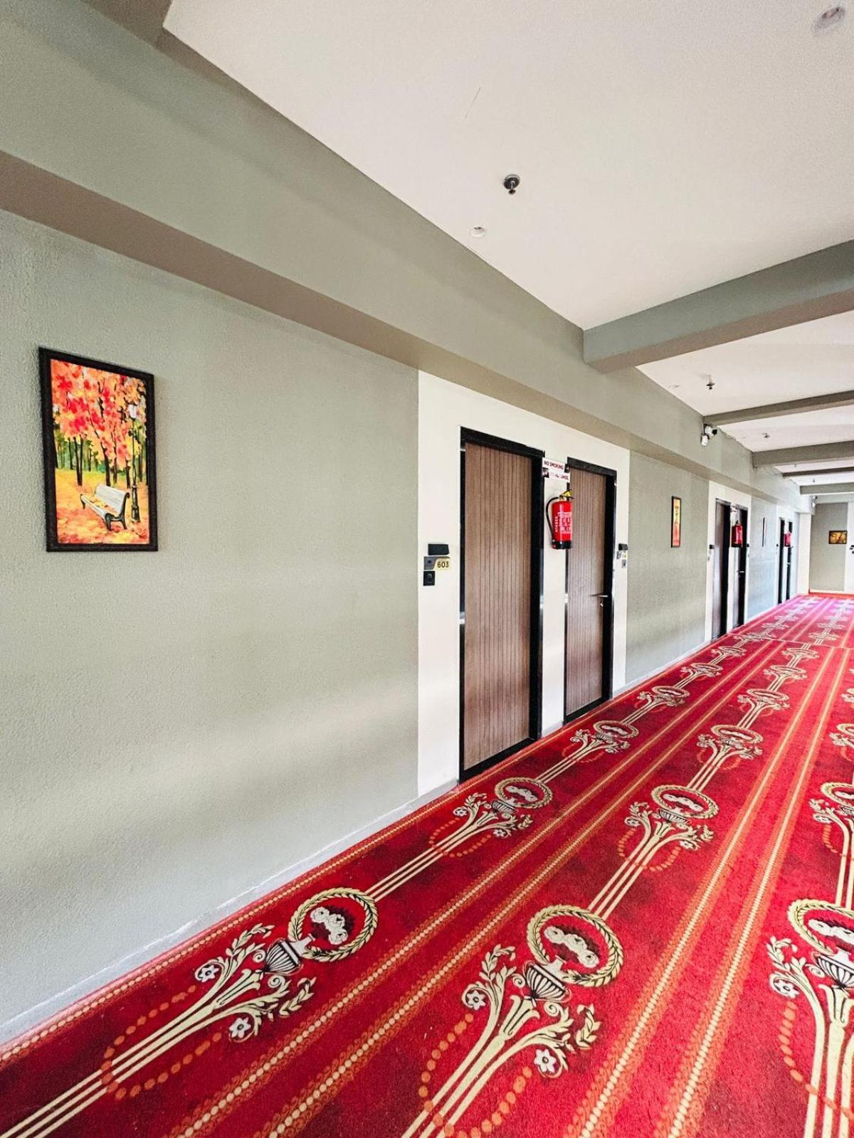 Hotel Gold Palace Inn Surat Eksteriør billede